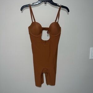 NWOT SKIMS DEEP PLUNGE MID THIGH BODYSUIT BROZNE SMALL